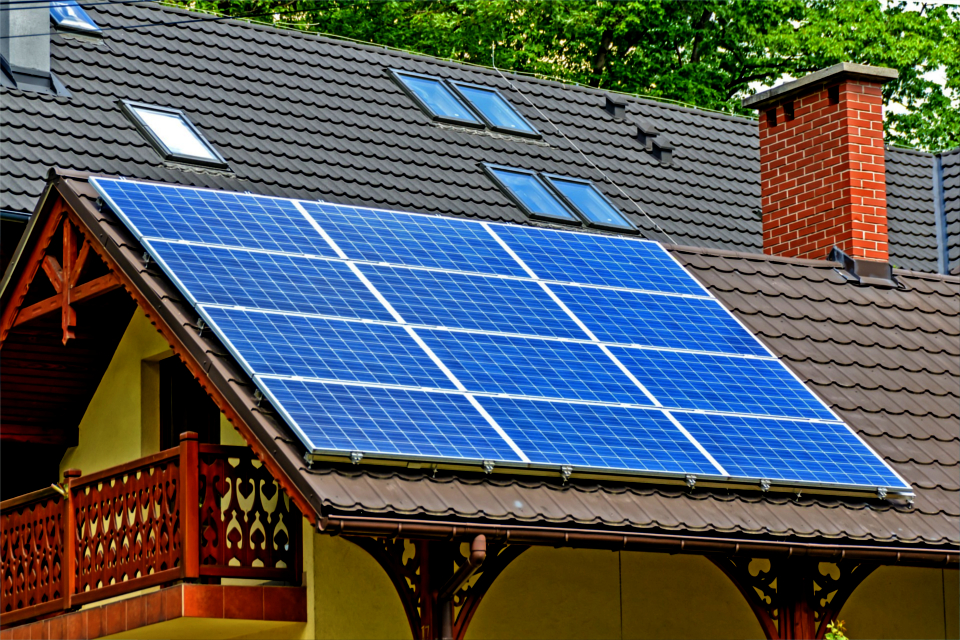 Upevnenie fotovoltaických panelov na strechu